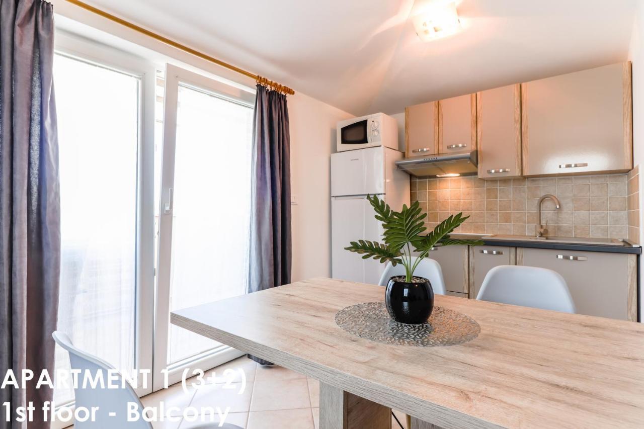 Sunshine Apartments Funtana With Balcony And Sea View Luaran gambar
