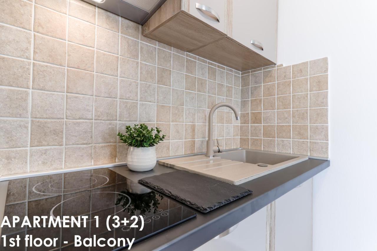 Sunshine Apartments Funtana With Balcony And Sea View Luaran gambar