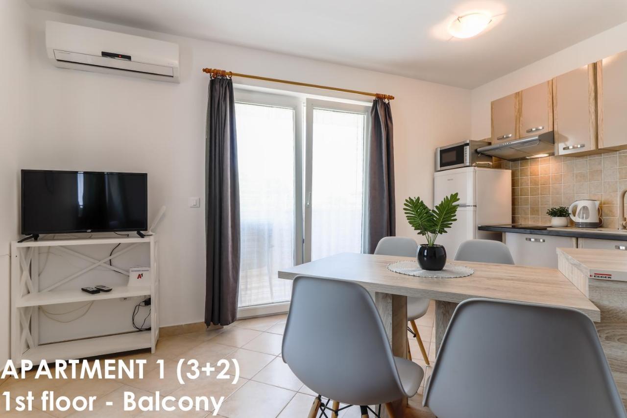 Sunshine Apartments Funtana With Balcony And Sea View Luaran gambar