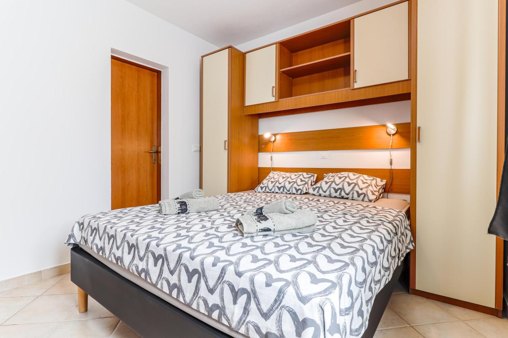 Sunshine Apartments Funtana With Balcony And Sea View Luaran gambar